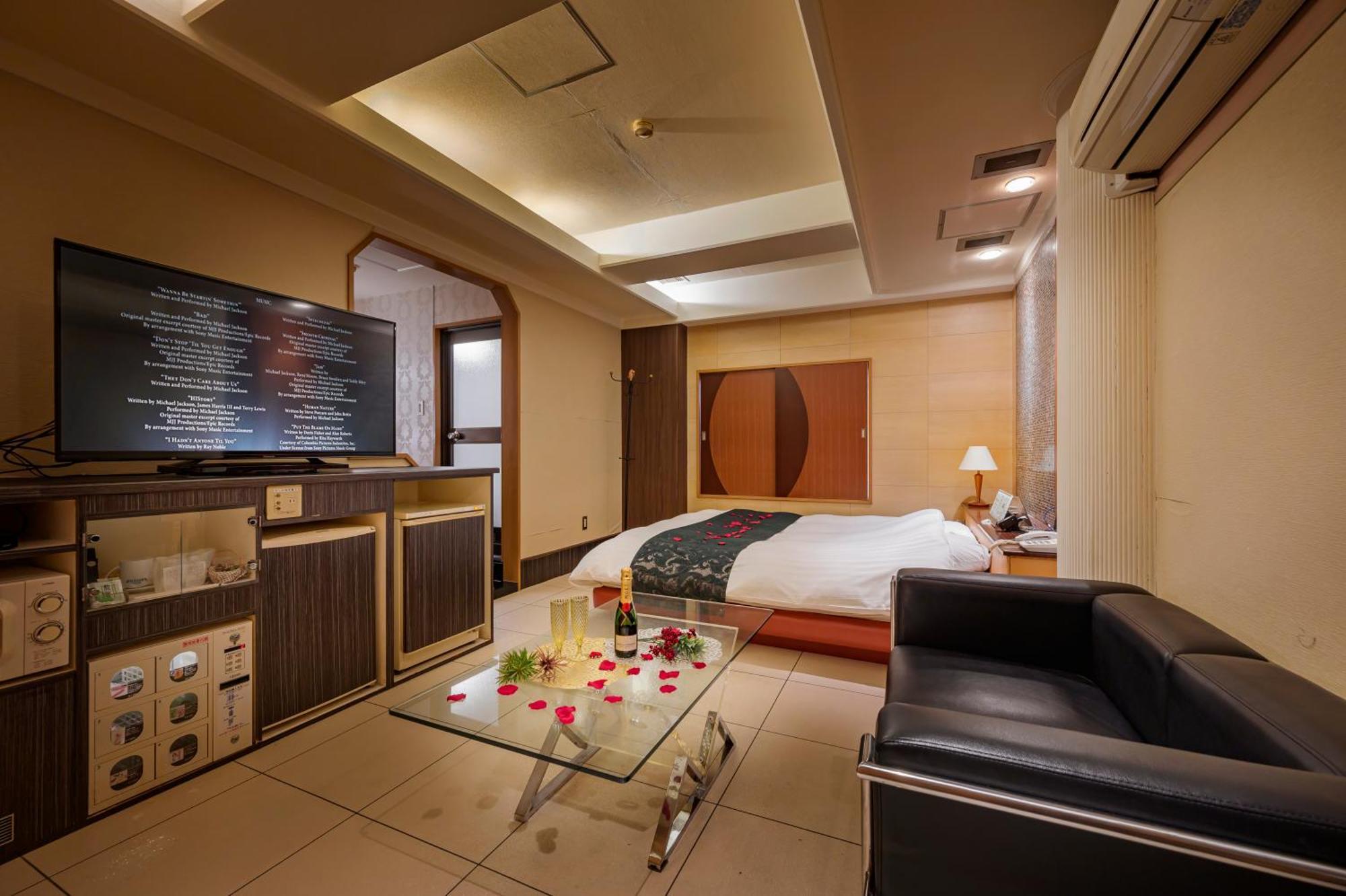 Hotel Mobilia (Adults Only) Tsurugashima المظهر الخارجي الصورة